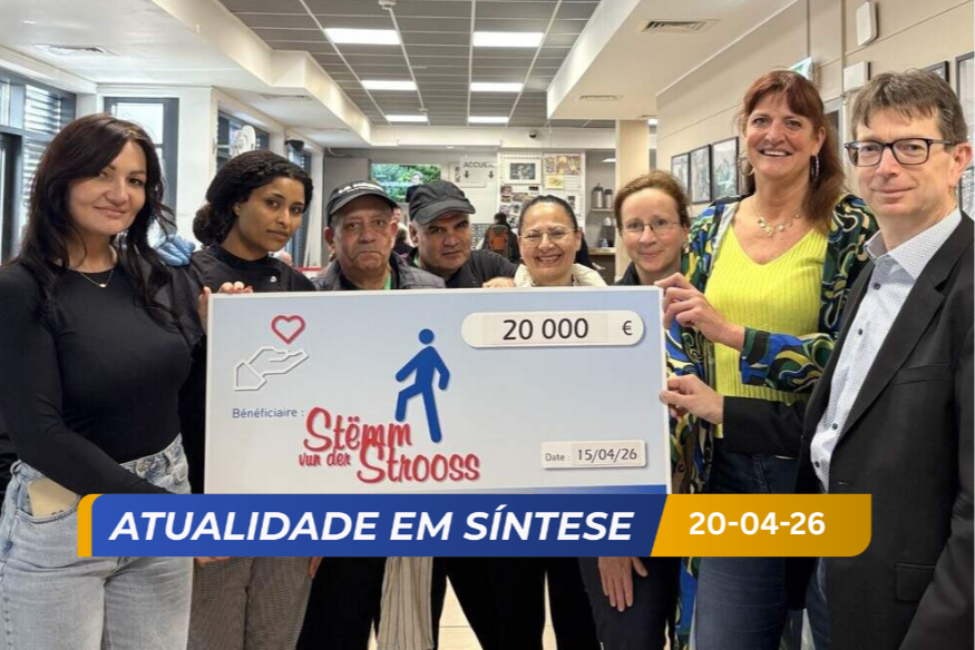 Stëmm vun der Strooss recebe presente do Papa Francisco